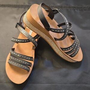 BRAND NEW FOREVER COMFORT RHINESTONE LINER WEDGE SANDAL
